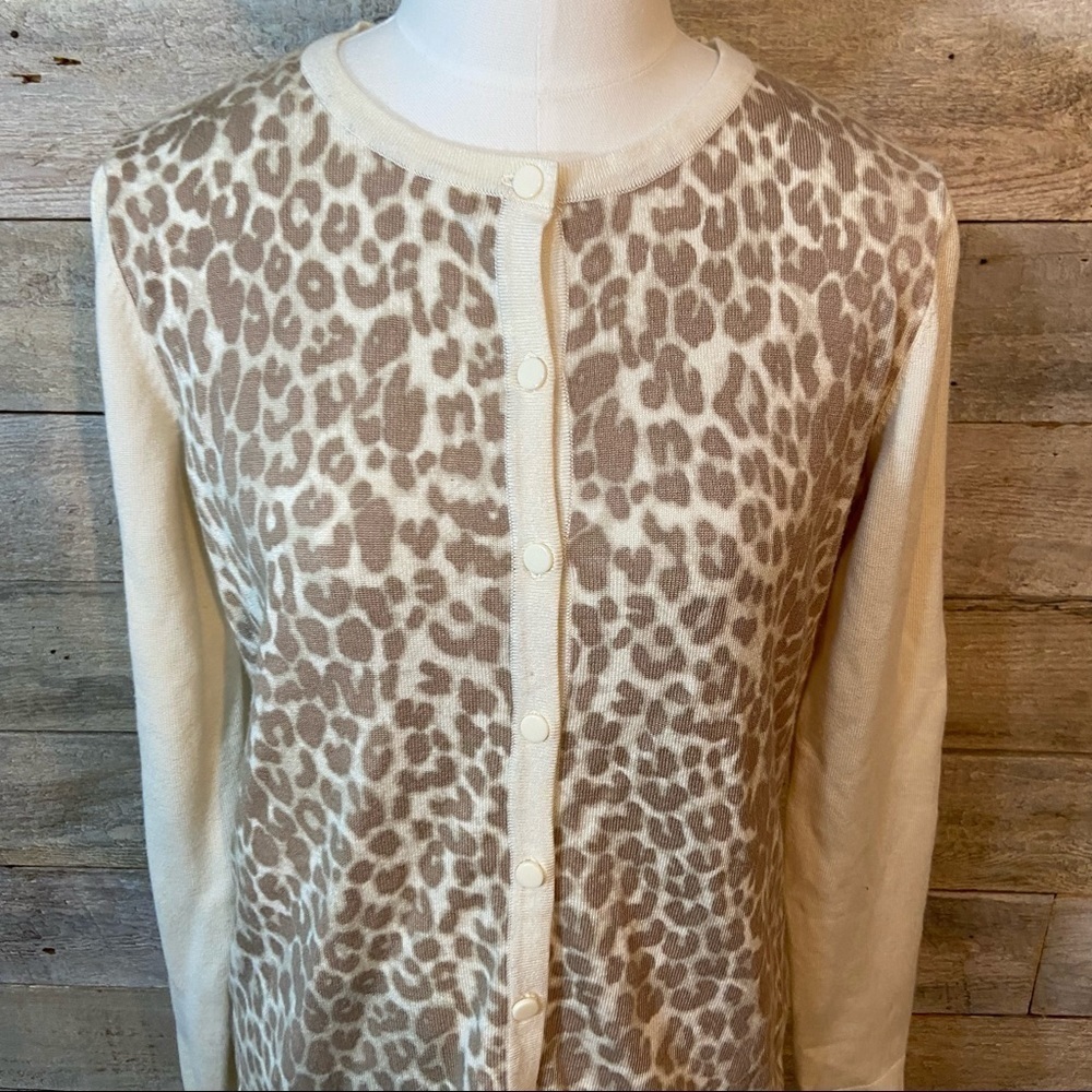 🛍️3/$30 Jessica women's animal print cardigan sweater in size small - Picture 5 of 8